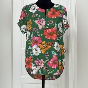 EUC DR2 Green Floral Women's Blouse, Pleats On Back, Sleeve And Front Size M
